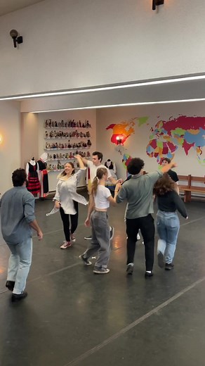 Danse traditionnelle québécoise ⚜️👞#fyp#foryoupage #tradition #culture #folkdance #dance #danse #dansefolklorique #squaredancing #quebec #qc #tiktokqc #tiktokquebec #traditionaldance #setcarré #education #learn #history