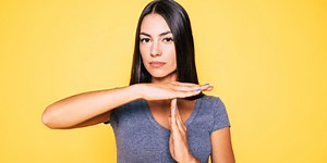 Communications expert shares the 5-word phrase to shoot down rude comments