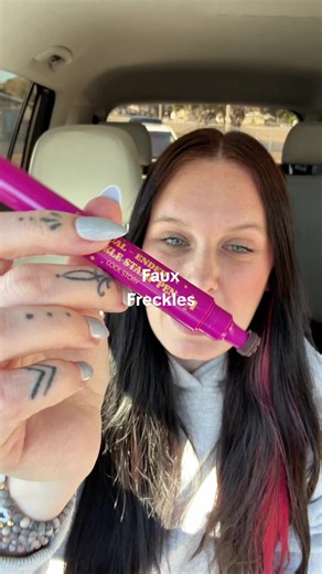 These are by far the most natural faux freckles I have ever achieved 👏🏻 #fauxfreckles #fauxfrecklestamp #frecklepen #tiktokshopcreatorpicks #freckles