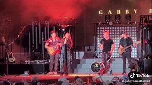 Gabby performing “Jolene” last night at Country Fest in Cadott, Wisconsin. 🎥: Tracy Fischer #gabbybarrett #cadefoehner #concert #show #countryfest #festival #wisconsin #americanidol #marrige #couple #live #band