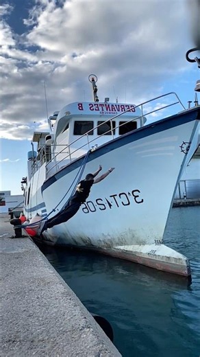 YouTuber wrecks a €300,000 boat