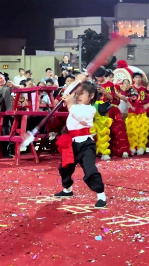 5-Year-Old Huang Zijun's Impressive Guan Dao Show Stuns Viewers