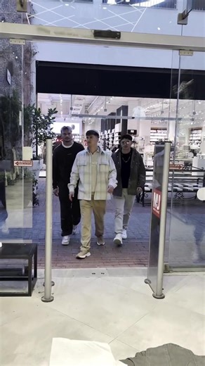 שמאניה ג׳ינס מארגן אותך עם חוויות חדשות