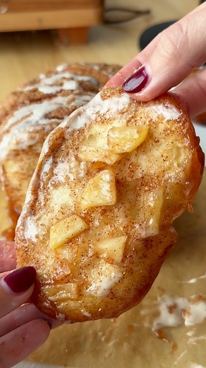 🥧-per on Instagram: "canned biscuits 🤝 apple pie • - Can of biscuits - 1 cup sugar - 1 tbsp cinnamon - 1 stick of butter melted. Apple filling: (i didnt measure, so this is a guestimate) - 1 tbsp butter - 1 apple peeled & chopped - 1/4 cup sugar - 1/2 tsp cinnamon - 2 tsp corn starch Frosting: - 1/2 cup powdered sugar - 2 tbsp milk (use as much depending on how thin/thick you want icing) - 1 tsp vanilla bean paste Instructions: - Open the biscuits, and split in half so there are now 16 biscuit