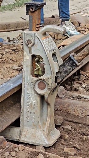 INSANE Machine Moves Railway Tracks Like Nothing Else 🤯