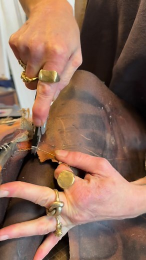 The making of .. 🪡 A little behind the scenes from my workbench this week, creating a ‘MBV’ bag with beautiful moulded front panel - all from the leather of an old horse riding saddle. Made entirely by hand, by me, in my Somerset studio. Thank you so much for watching. Please do share if you enjoy, it makes a world of difference. My rings are made by @house.of.aquila ⚜️ #handmade #repurposed #leatherwork #studio #bts #love #inspiration #workshop #maker #slowfashion #sustainablymade #madetolast 