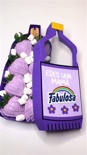 Mamá fabulosa caja 💜 la más viral de mis cajas. 🛒 Physical box: LINK IN BIO 🔗 code IGBESTIE for 10% off ✨ Digital file: @PaolaUniDesigns 🛒 use code SWEETSBAR for 25% off ———————————— #mothersday #mamafabulosa #treatmaker #custombox #cajaspersonalizadas