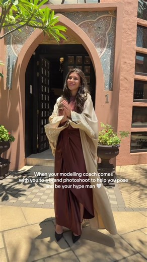 BTS Photoshoot Fun✨🫶🏻 Not only are we a modelling school, our models also work with brands 🤍 and we will always be there to help coach you 😍✨ Coach: @Mia🤍