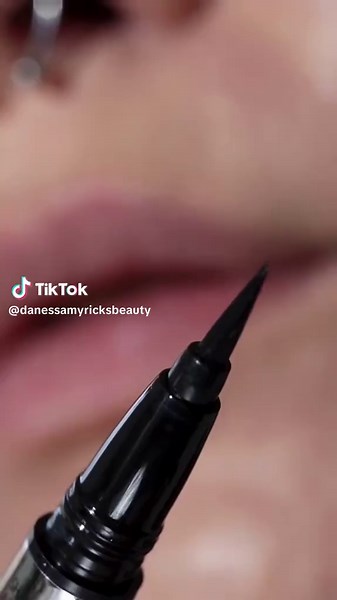 Black base 🤝 Multi chrome shadow. We are absolutely in love with this lip combo!!! If you want your duo chrome shadow to pop even more, try layering it over a dark base like black or plum 💜 It works every time! #eyeshadow #blush #cheekcombo #eyeshadowtutorial #makeup #beauty #makeuphacks