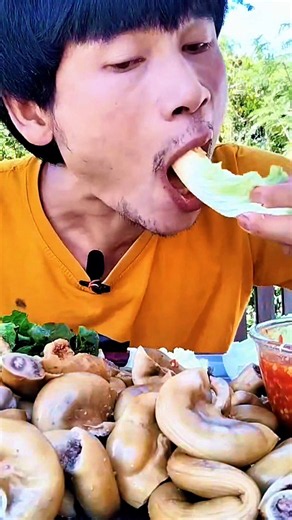ASMR Ruột Heo Giòn Chấm Sốt Hải Sản Cay | Mukbang Ăn Kèm Rau Sống Thái Isan