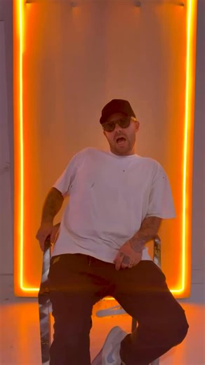 KEEP IT REEL série How “exit through the gift shop came to mind ?” #punkmetender #banksy #mrbrainwash #streetart #exitthroughthegiftshop | Punkmetender