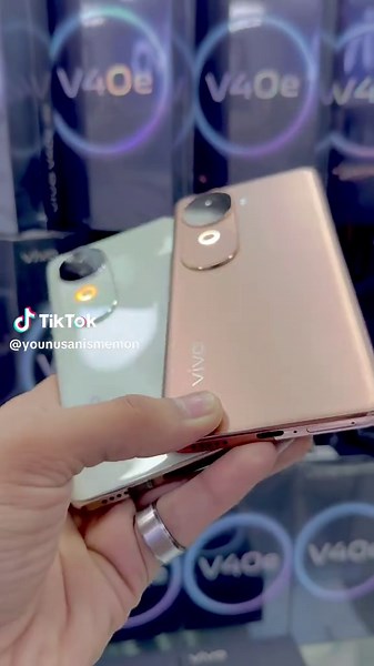 VIVO V40e [5G] 8 8=16GB/256GB Features and Specifications