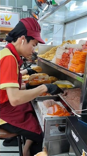 What's so special about a 90k VND sandwich at Huynh Hoa? #shorts