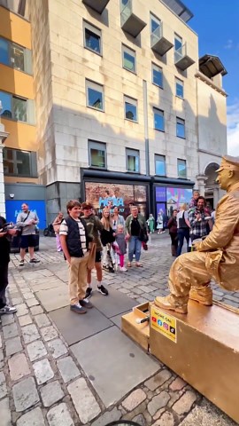 When they believe the Statue is real. #livingstatue