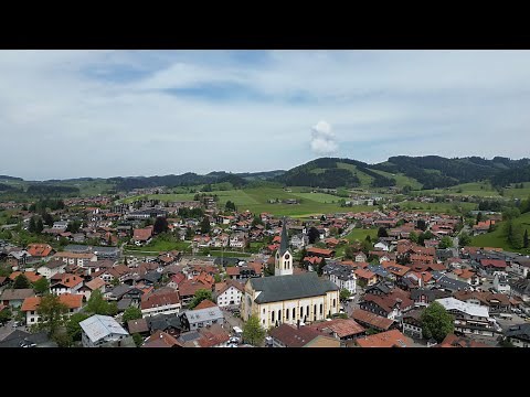 Oberstaufen im Allgäu an einem Sommertag 2023 in 4K