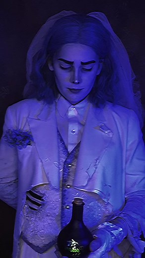 Unlocking the Poison Route: Corpse Bride Halloween Cosplay