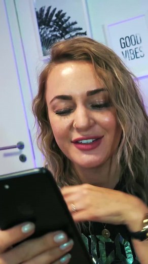 Wir senden unseren Freunden peinliche Nachrichten und reagieren auf ihre Antworten. Au weia 😂 #peinlich #tiktokdeutschland #comedydeutschland