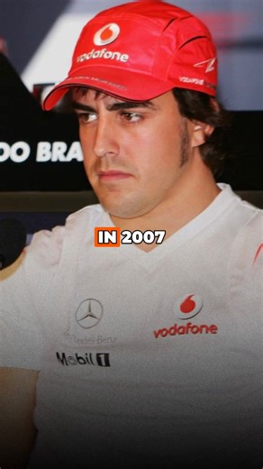 Fernando Alonso’s ex-race engineer blames Lewis Hamilton's camp for ruining team environment 😮 | Sportskeeda F1