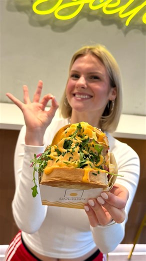 NeoTaste App on Instagram: "Die besten Egg Drop Sandwiches für unter 5€! 🥪 📍@breggs_official #berlinfood #cheesepull #eggdrop #foodie #neotaste /Anzeige"