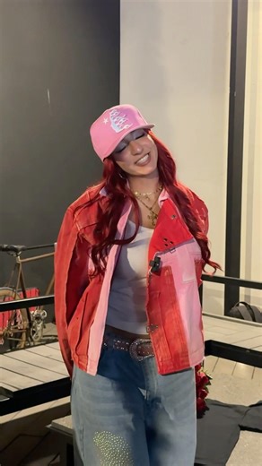 This is how De La Rose's meeting with her fans in Mexico went.