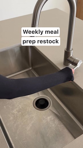 Skip the grocery store, prep and dishes. Get meals from award-winning chefs delivered weekly to your door. | CookUnity