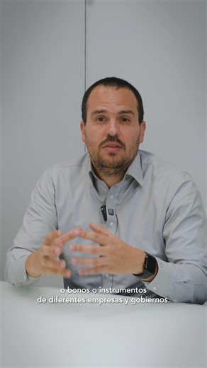 41 reactions | ¿Por qué invertir en Fondos Mutuos? 樂​ Hoy, junto al Gerente de Asset Management del BBVA, Antonio Cevallos, te compartimos 3 razones clave: diversificación, gestión profesional y acceso a mercados globales desde montos accesibles. ​ Este es solo un adelanto. Mira el video completo y descubre cómo empezar a hacer crecer tu dinero. ​ #FondosMutuosPerú #EducaciónFinanciera #InvertirEsCrecer #Inversiónes #Finanzas | Fondos Mutuos Perú | Facebook
