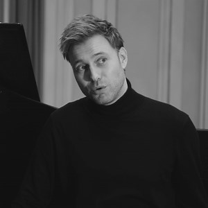 In Dietrich Fischer-Dieskau’s centenary year, baritone Benjamin Appl reflects the major stages of his mentor’s life in music. James Baillieu joins Appl in this touching homage to ‘Dieter’ which features personal text written by Appl and previously unpublished photos and letters. → Discover 'For Dieter: Hommage à Dietrich Fischer-Dieskau', out now: lnk.to/ForDieterFA | Alpha Classics