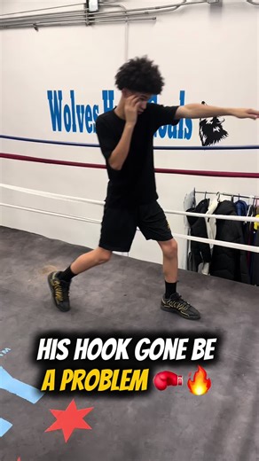 This a video from his second day with me. & this is actually one of the best beginner hook rotations that I seen so far. Of course there are adjustments to be made but... Ladies and gentlemen it's not about being polished when you first start off. Do the boring stuff 1000 times so that it comes second nature. Most ppl struggle when learning how to throw the hook and don't know where to distribute the weight properly or the throw a super short hook looking like an elbow. #boxing #boxingtraining #