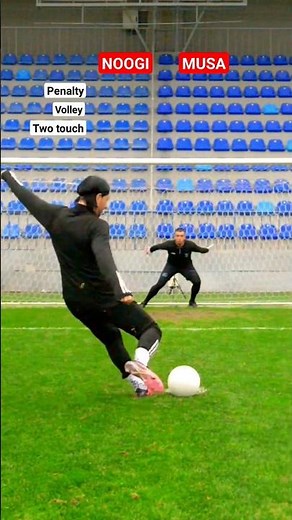 YOUTUBER 🆚️ PRO FOOTBALL PLAYER