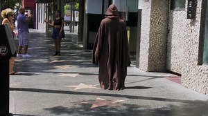 Watch This Funny STAR WARS Jedi Robe Vanish Prank — GeekTyrant