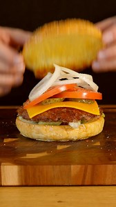 21K views · 69 reactions |  Whopper di @smashgiulio Conoscevate anche voi la storia del whopper di Burger King? Questo burger è super goloso e facile da replicare a casa  | Al.ta Cucina | Facebook