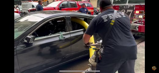 The Other side with the hydrant #globalfirefighters #firefighters #firebuff #firehydrant #fireengine #firetruck #tiktok #housefire #nycfiredepartment