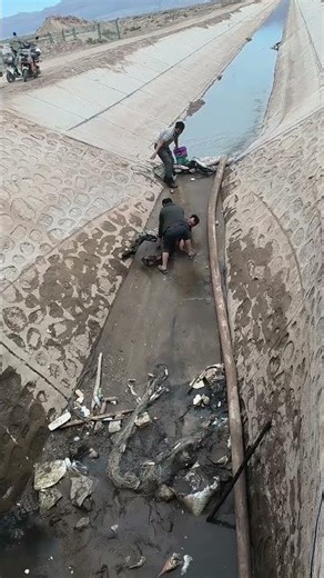 Canal Cleaning: Pumping Water To Drain The Work Zone