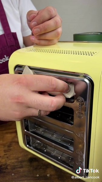 Simple Toast Recipe with Buydeem Vintage Toaster