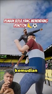pemain bola yang menendang penoton 🦶🦶🦶#fyp #funny