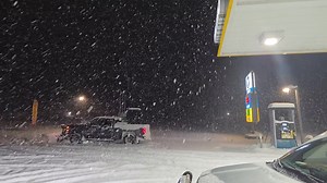 Beautiful snow flakes coming down here in New Haven, New York as we kickoff this lake Effect snow event. Between 1-4' of snow is expected with snowfall rates between 3-5" an hour! WeatherWise FOX Weather | Storm Chaser Corey Gerken