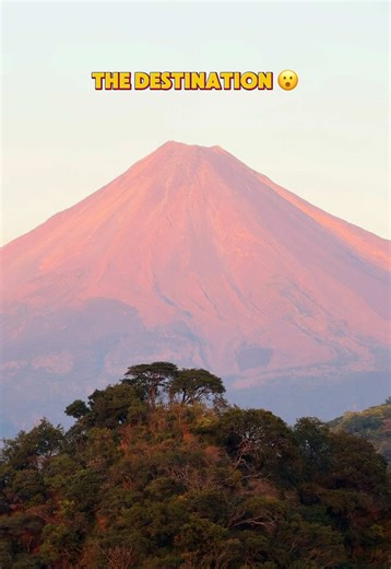 Colima’s active volcano 🌋😲 One of Mexico’s most active volcanoes, erupting on and off for centuries—and still very much alive 👀🔥On the bright side, it makes for the most beautiful backdrop when exploring Colima, Mexico! #méxico #colimamexico #activevolcano #visitméxico #transitions