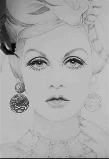 PRISMACOLOR TURQUOISE GRAPHITE REVIEW - CAPTURING TWIGGY #realism #drawing #graphite