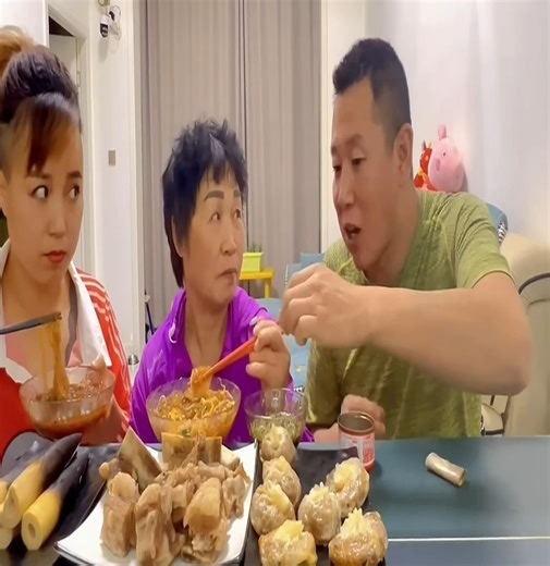 🤣🐷🐷🍜OMG, Mom do you love me tell me okey!!! hehehehe Funny Tricking Trending Million Views 😍😂 #Boom #Challenge 2026 | Kandice Breinholt