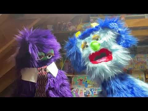 Humphrey and Ingrid Sing There’s a Hole in My Bucket