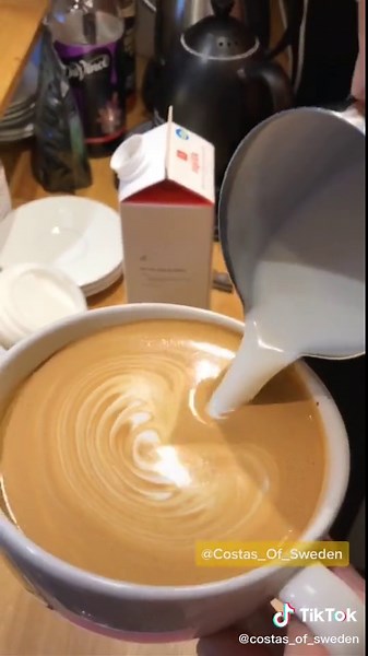 #costasofsweden #coffeetime #coffeelovers #coffee #latteart