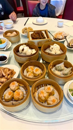 Melbourne Foodie | Vyen on Instagram: "Just doing what we’re good at #asianmath 🤝 The yum cha logic: eat more, drink more tea 🤣🫖 #yumcha #dimsum #melbourneyumcha #melbournefoodie"