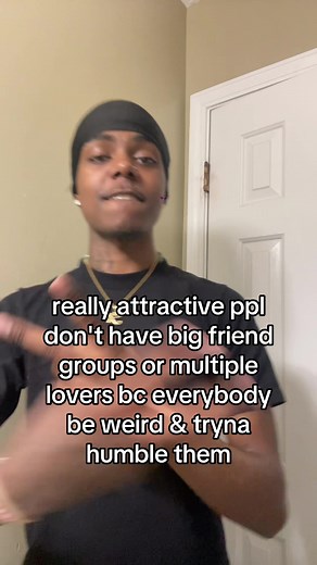 Why Attractive People Often Have Small Friend Groups — Social Reality Explained