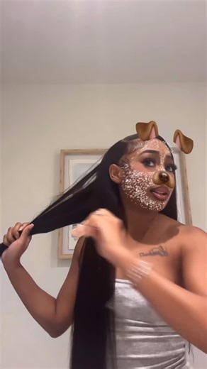 @supporting_dee on Instagram: "Dee getting ready on her TikTok live a few minutes ago 🤣"