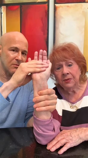 Alan Mandell on Instagram: "Drain Sinuses Fast! #drmandell #health #healing #sinus"