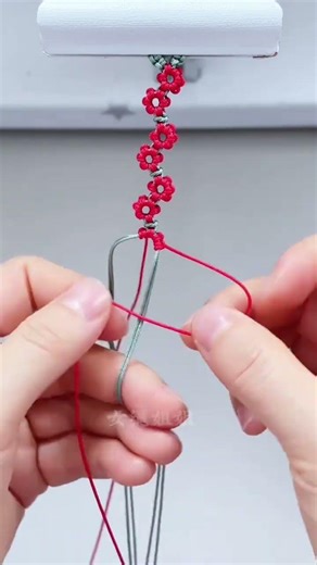 Creative plum blossom bracelet weaving tutorial