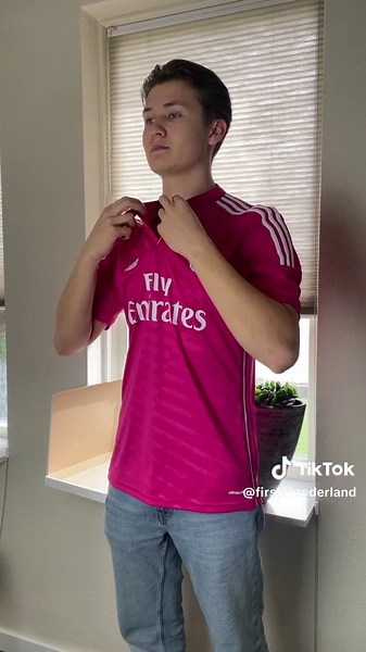 Geweldig die voetbalshirts van first11🤩 #voetbalshirts #realmadrid #ronaldo #vintagevoetbalshirts #fyp #fy #unboxing #kleding