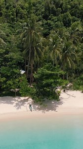 Siargao in 20 seconds - an island small in size but vast in natural wonders! 🏝️🌿🌊 Covering just 437 square kilometers - nearly half the size of New York City - Siargao may seem small, but its landscapes feel endless! Turquoise tide pools, palm-fringed lagoons, and world-class surf breaks like Cloud 9 sit just meters apart, making it a haven for adventure seekers. It’s also home to the largest contiguous mangrove forest in the Philippines, spanning 4,000 hectares, and shelters over 200 species