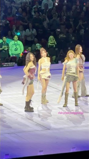 Twice Momo モモ DANCE THE NIGHT AWAY - 260201 Dallas D2 #twice #트와이스 #twicemomo #モモ #모모 #トゥワイス