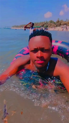 Vinnie👌 Vincent✌️ (@vinnyvincentofficial)’s videos with original sound - LYRICS MON-STAR